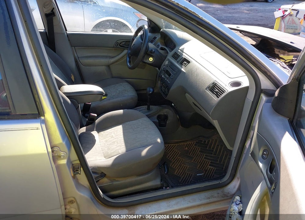 2005 FORD FOCUS ZX4 VIN: 1FAFP34N85W113881