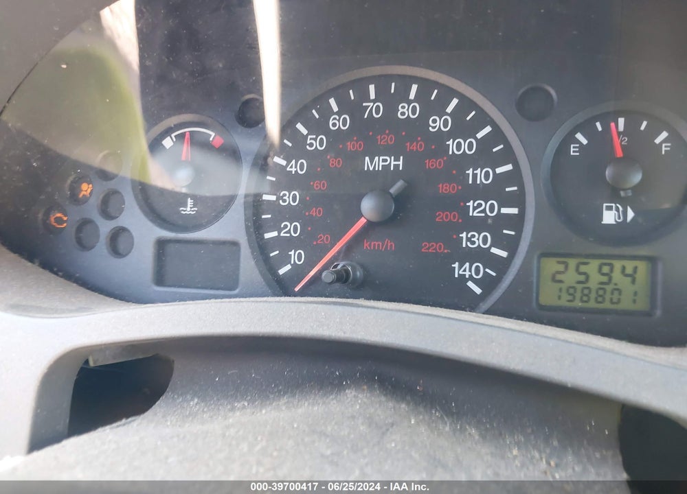 2005 FORD FOCUS ZX4 VIN: 1FAFP34N85W113881