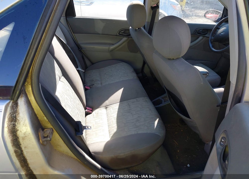2005 FORD FOCUS ZX4 VIN: 1FAFP34N85W113881