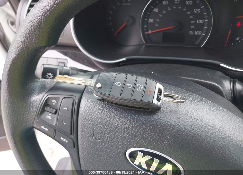 2015 KIA SORENTO LX V6 VIN: 5XYKT4A74FG590659