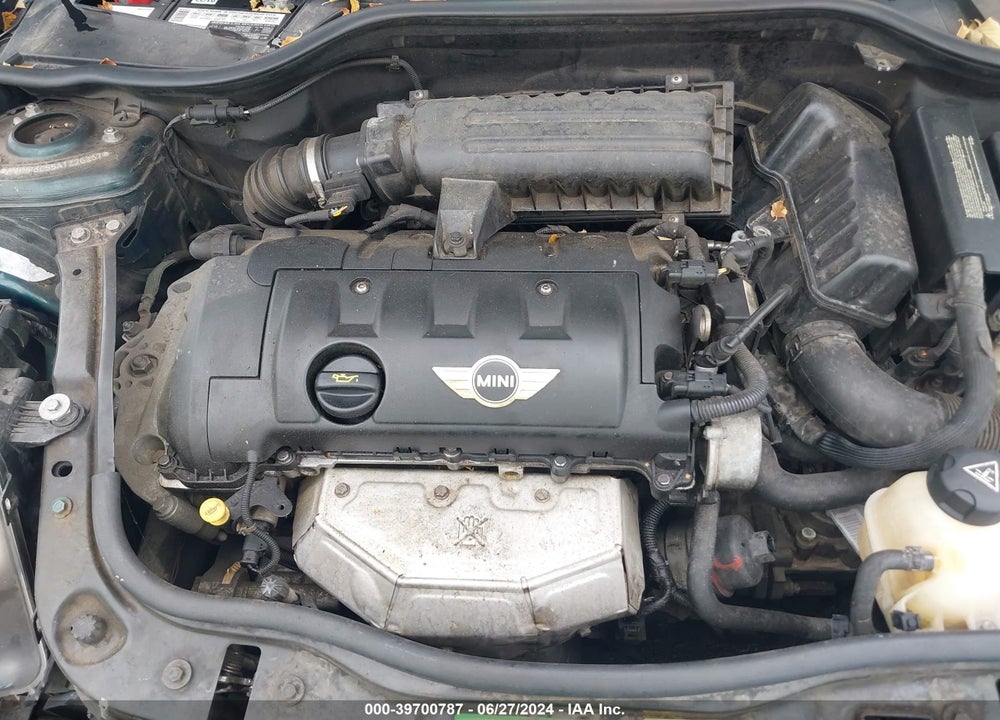 2010 MINI COOPER VIN: WMWMF3C55ATZ26237