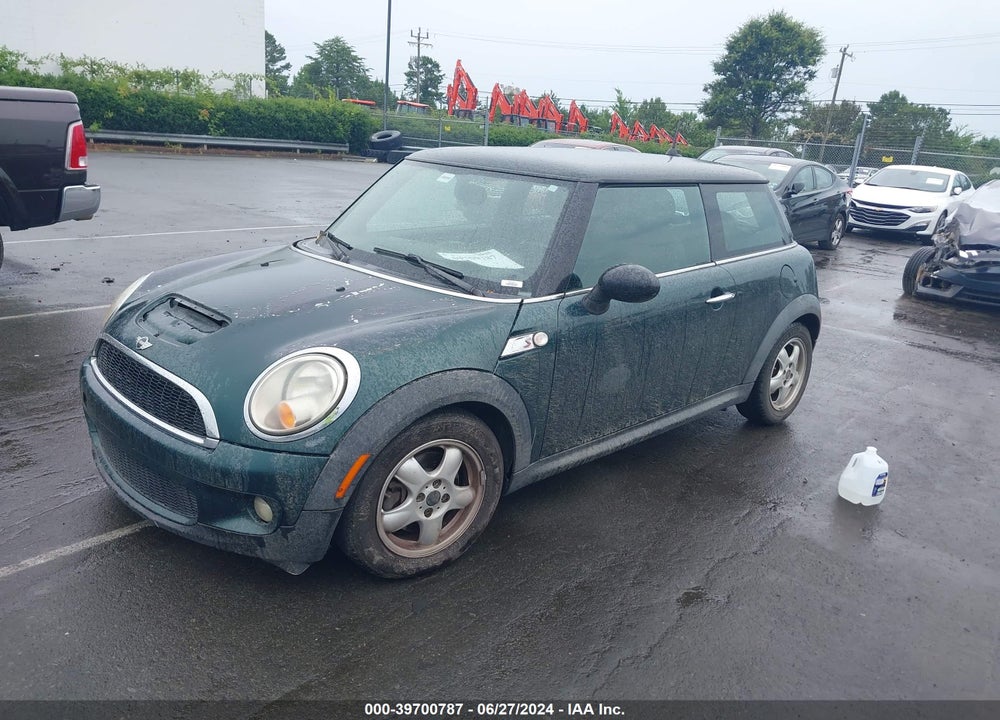 2010 MINI COOPER VIN: WMWMF3C55ATZ26237