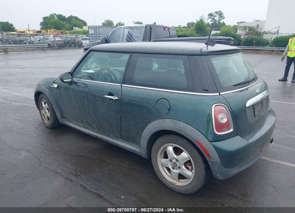 2010 MINI COOPER VIN: WMWMF3C55ATZ26237