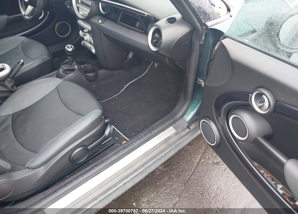 2010 MINI COOPER VIN: WMWMF3C55ATZ26237