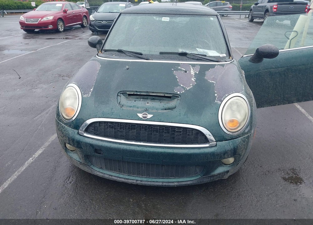 2010 MINI COOPER VIN: WMWMF3C55ATZ26237