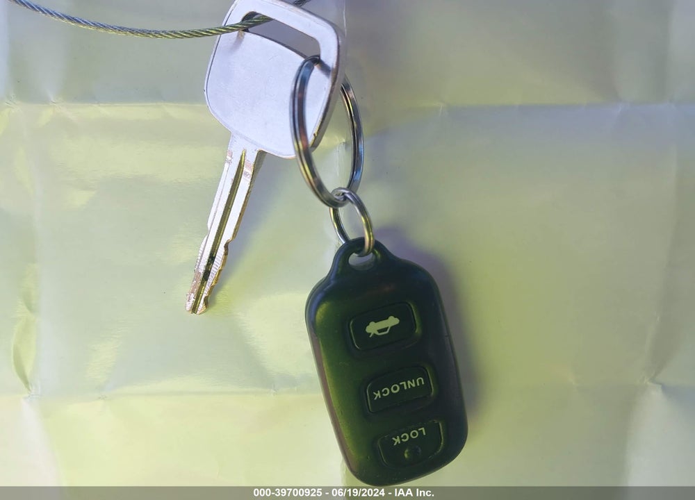 2003 TOYOTA CAMRY LE VIN: JTDBE32K730236837