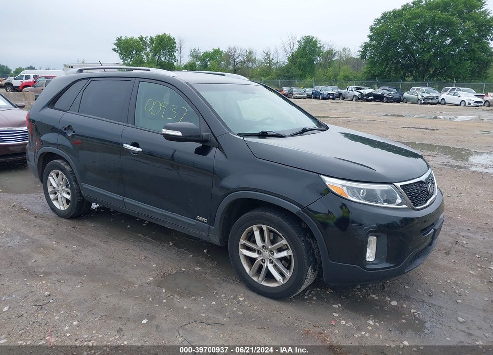 2014 KIA SORENTO LX VIN: 5XYKTCA62EG523414