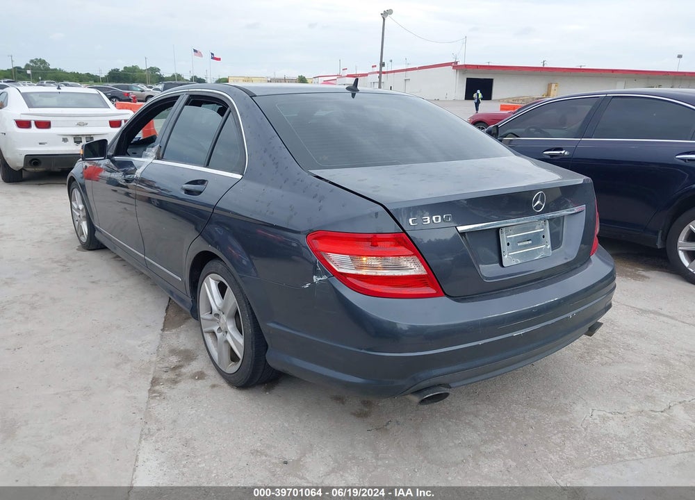 2011 MERCEDES-BENZ C 300 LUXURY/SPORT VIN: WDDGF5EB6BR147304