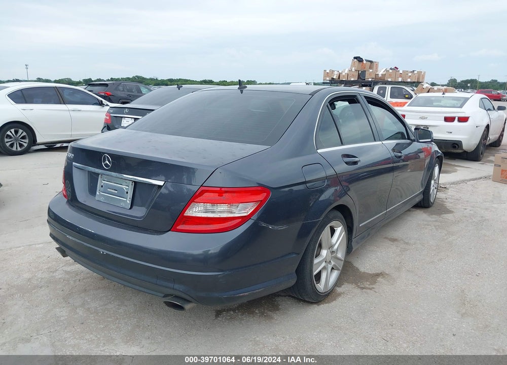 2011 MERCEDES-BENZ C 300 LUXURY/SPORT VIN: WDDGF5EB6BR147304