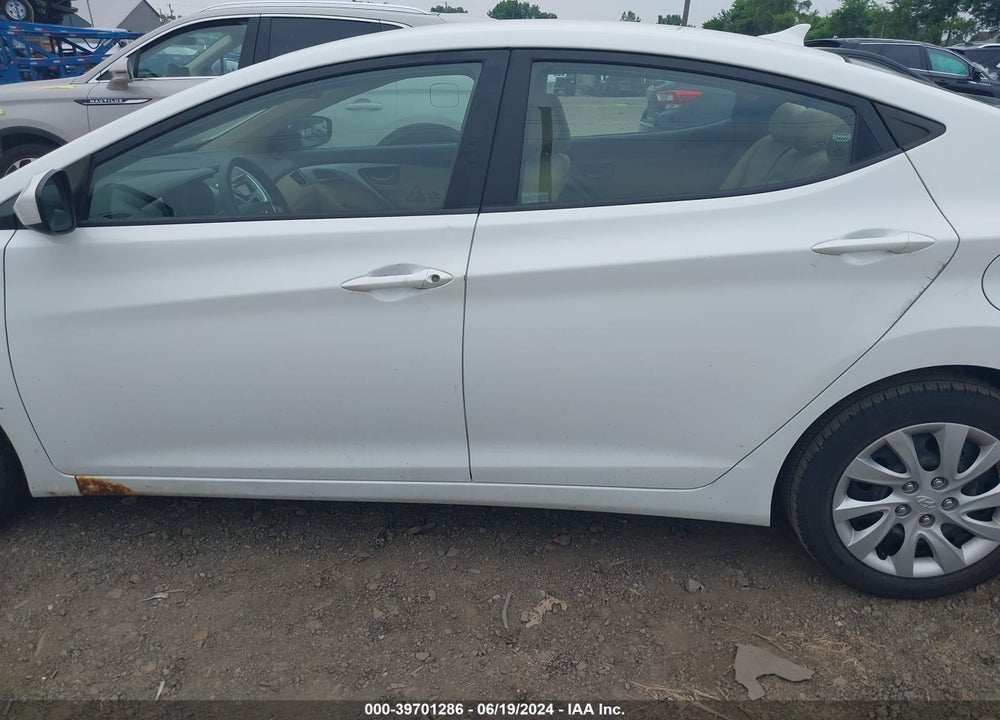 2011 HYUNDAI ELANTRA VIN: 5NPDH4AE7BH050234
