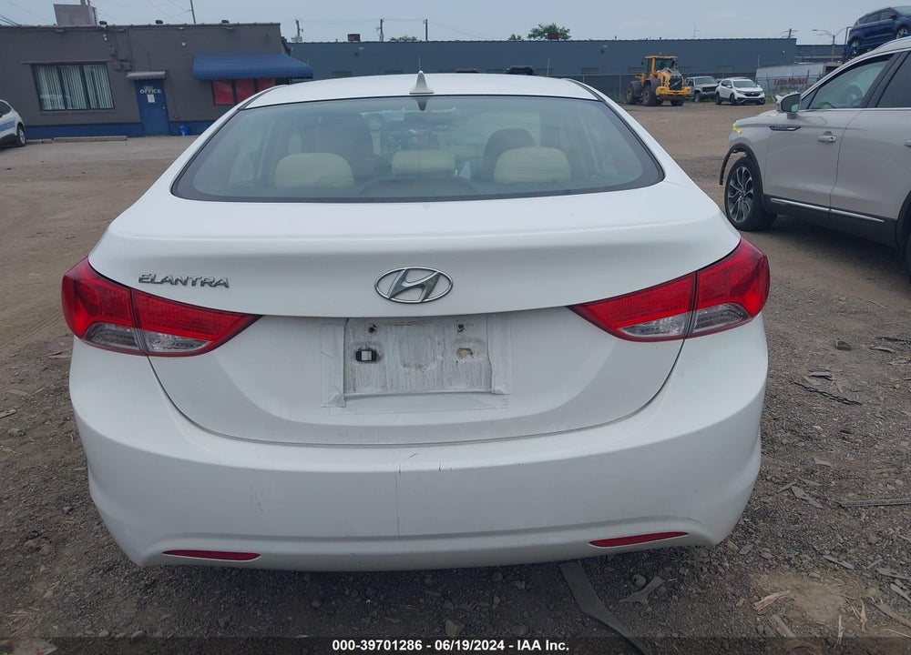 2011 HYUNDAI ELANTRA VIN: 5NPDH4AE7BH050234
