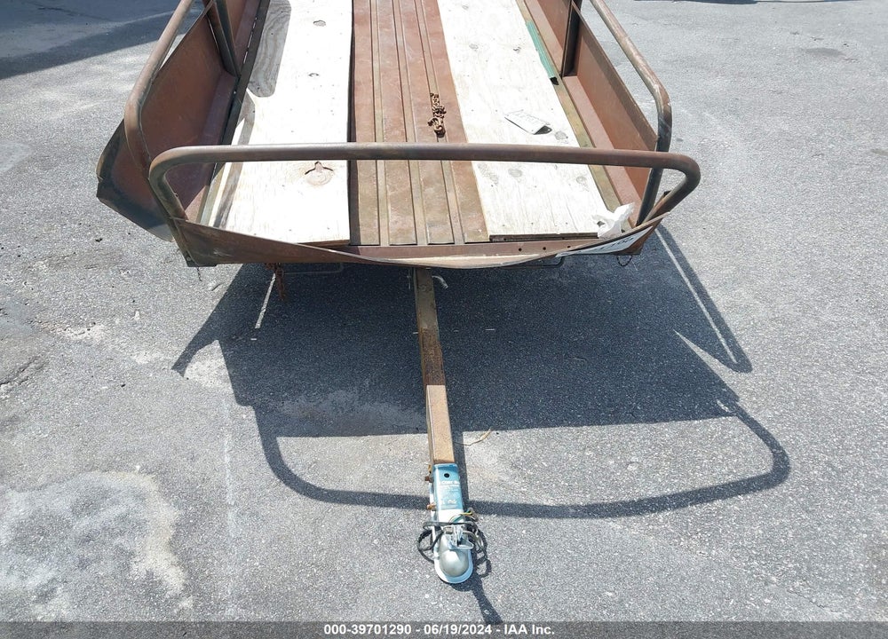 2003 TRAILER --- VIN: 2SWUW11A33G121192