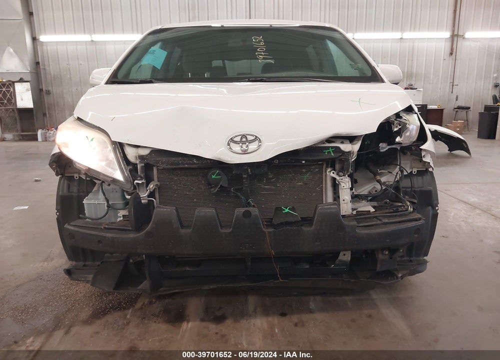 2017 TOYOTA SIENNA LE 8 PASSENGER VIN: 5TDKZ3DC0HS816008