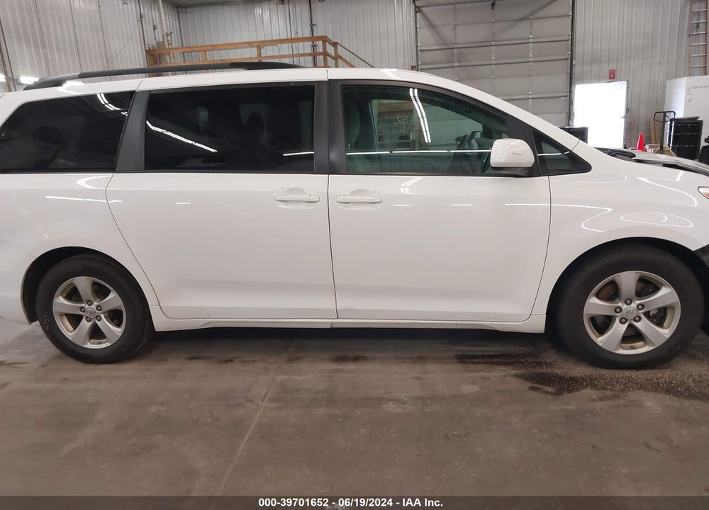 2017 TOYOTA SIENNA LE 8 PASSENGER VIN: 5TDKZ3DC0HS816008