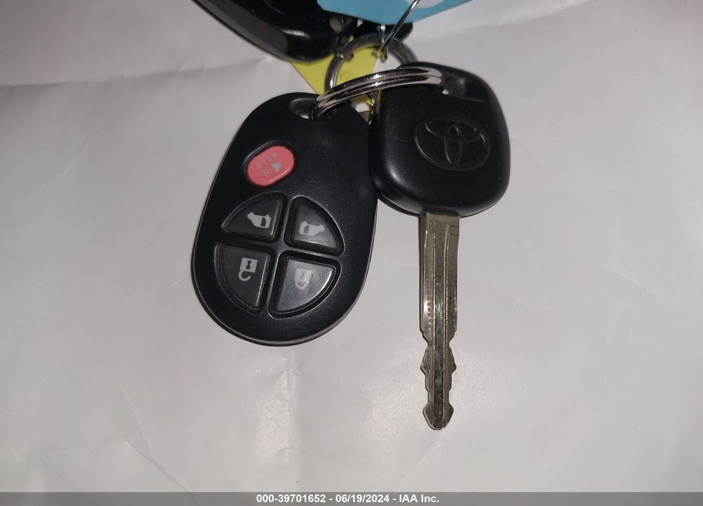 2017 TOYOTA SIENNA LE 8 PASSENGER VIN: 5TDKZ3DC0HS816008