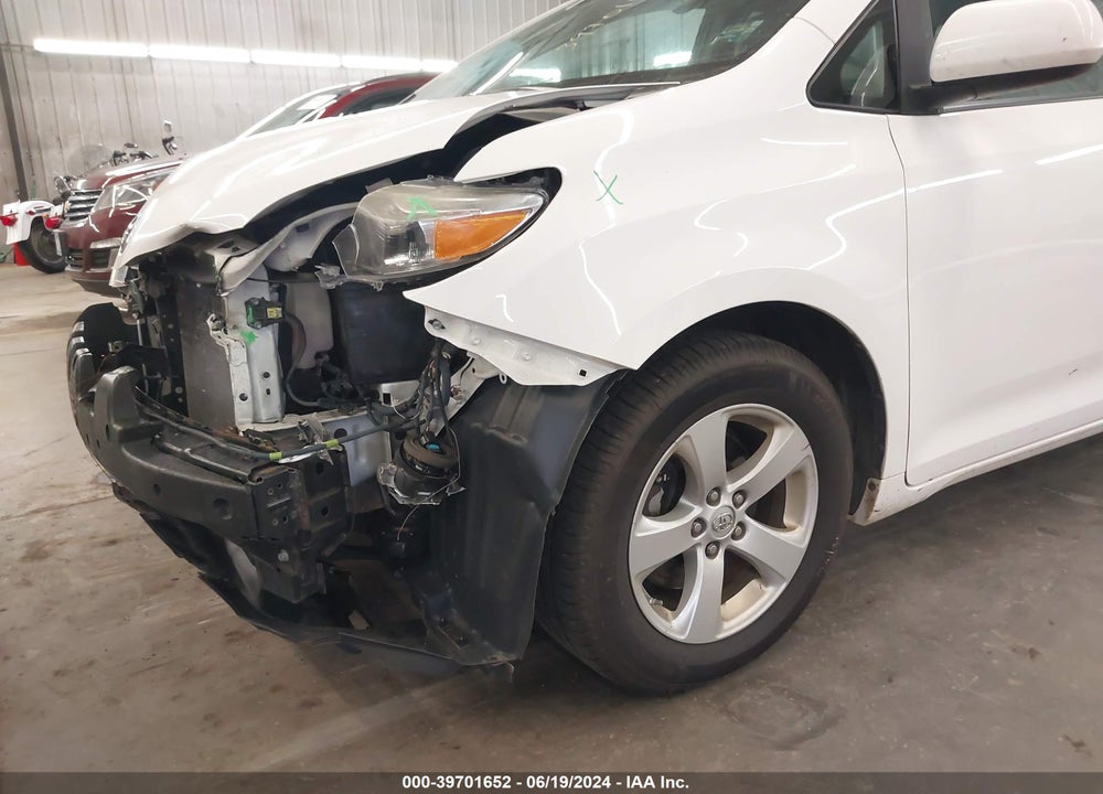 2017 TOYOTA SIENNA LE 8 PASSENGER VIN: 5TDKZ3DC0HS816008