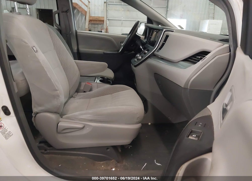 2017 TOYOTA SIENNA LE 8 PASSENGER VIN: 5TDKZ3DC0HS816008