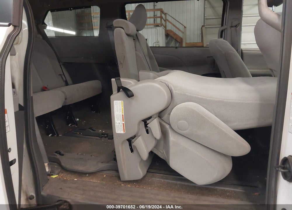 2017 TOYOTA SIENNA LE 8 PASSENGER VIN: 5TDKZ3DC0HS816008