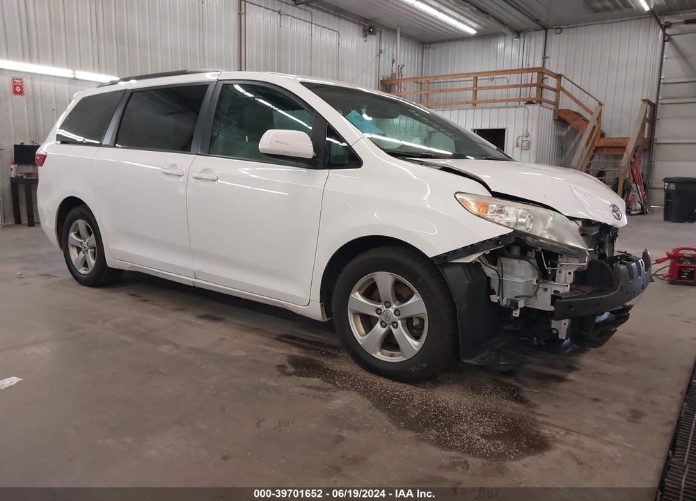 2017 TOYOTA SIENNA LE 8 PASSENGER VIN: 5TDKZ3DC0HS816008