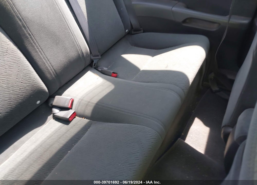 2005 HONDA CIVIC LX VIN: 1HGEM22515L018657