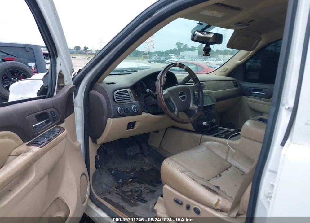 2014 GMC SIERRA 2500HD DENALI VIN: 1GT125E88EF108137