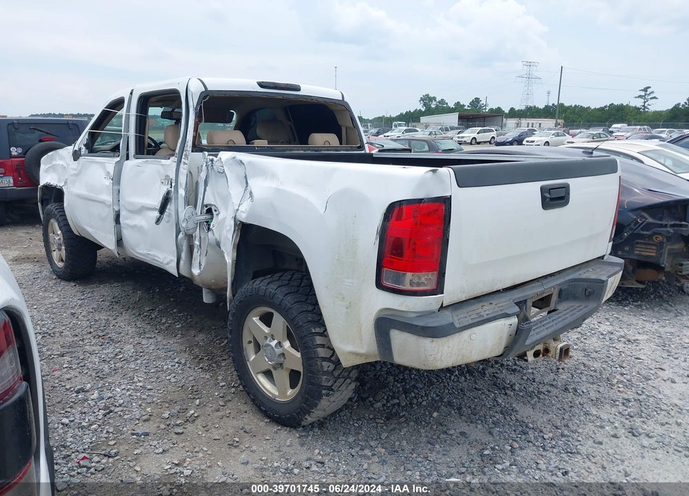 2014 GMC SIERRA 2500HD DENALI VIN: 1GT125E88EF108137