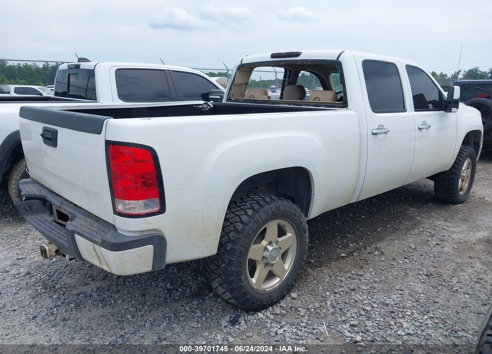2014 GMC SIERRA 2500HD DENALI VIN: 1GT125E88EF108137