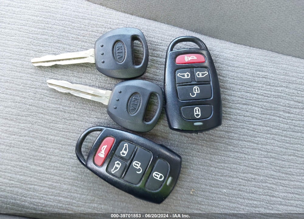 2011 KIA SEDONA LX VIN: KNDMG4C76B6388106