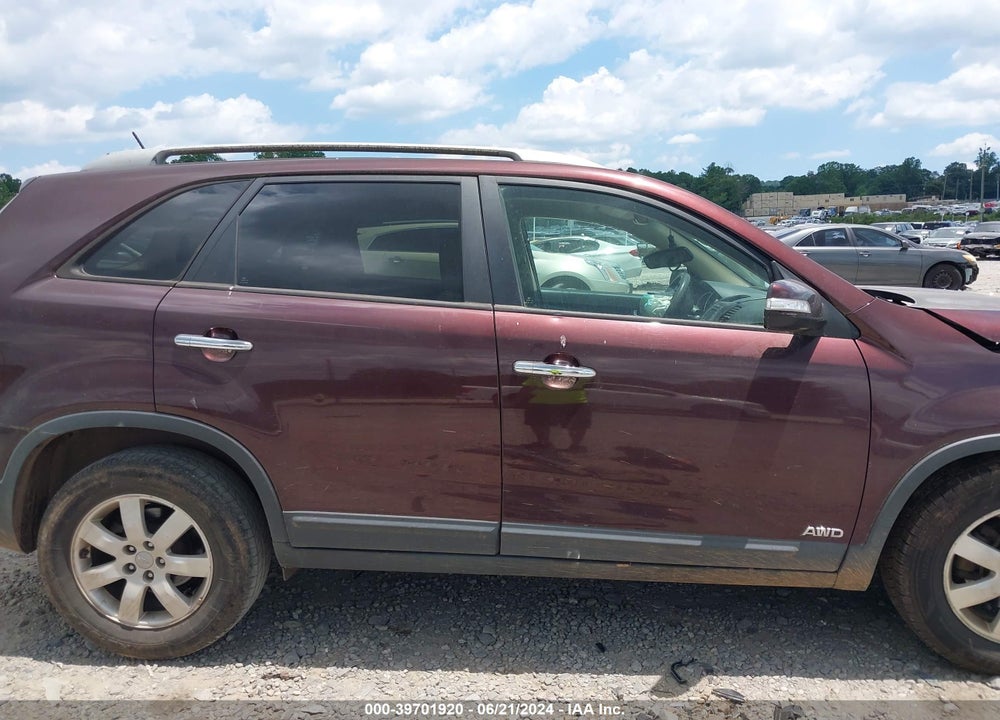 2013 KIA SORENTO LX VIN: 5XYKTCA64DG327781