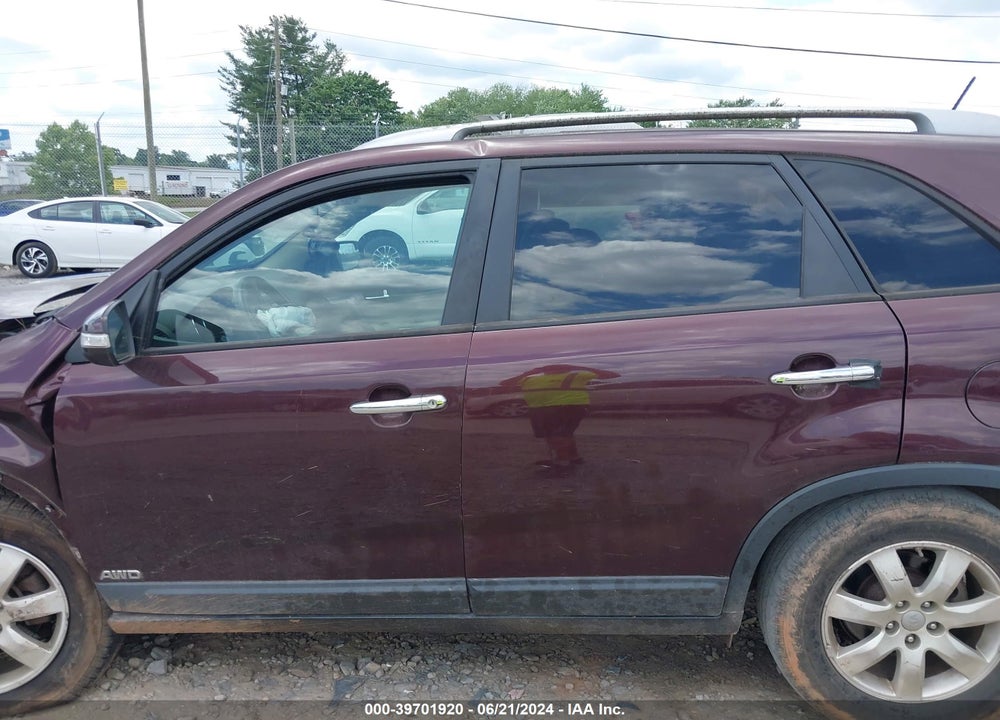 2013 KIA SORENTO LX VIN: 5XYKTCA64DG327781