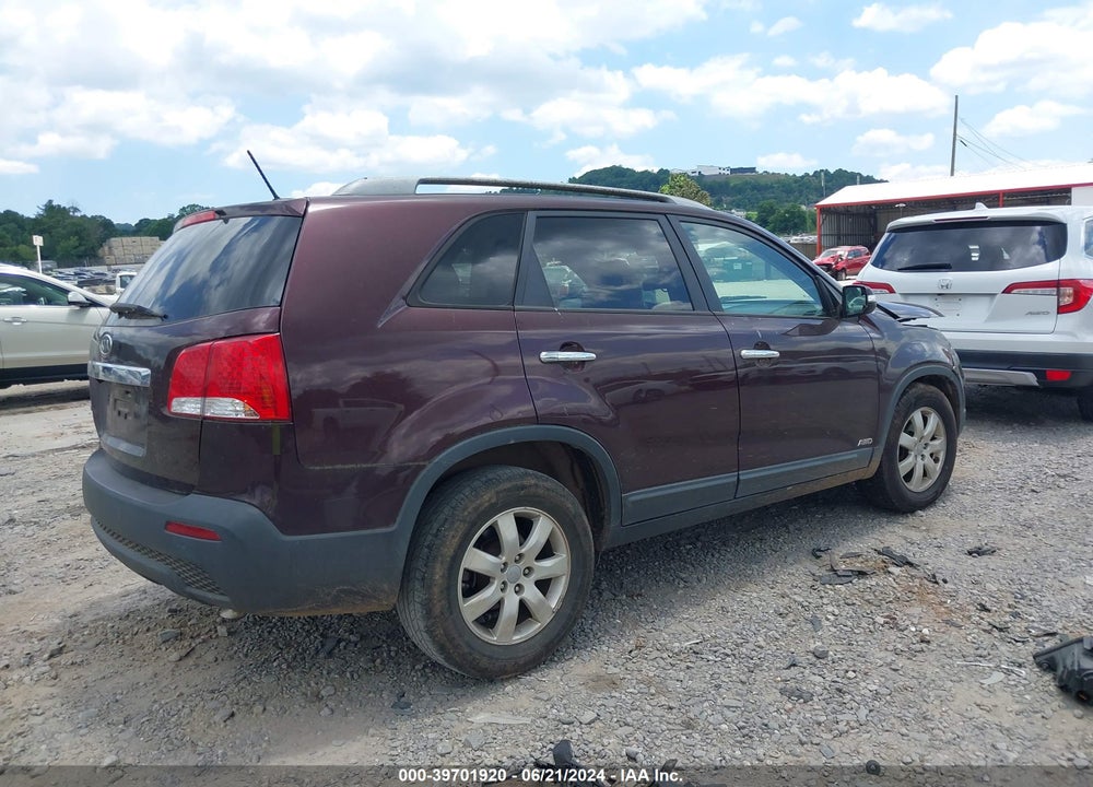 2013 KIA SORENTO LX VIN: 5XYKTCA64DG327781