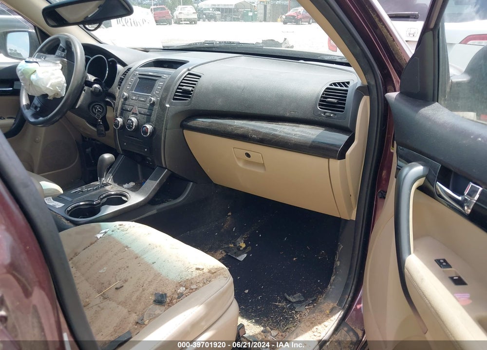 2013 KIA SORENTO LX VIN: 5XYKTCA64DG327781
