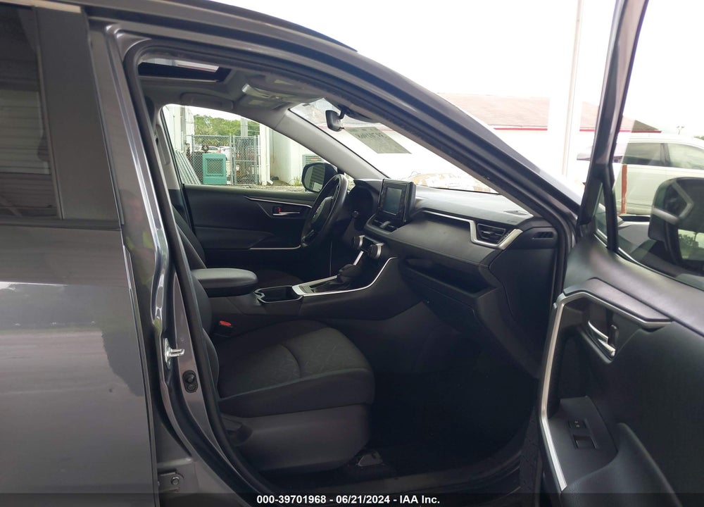 2019 TOYOTA RAV4 XLE VIN: JTMW1RFV3KD038624