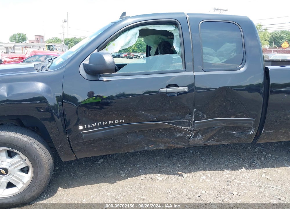2011 CHEVROLET SILVERADO 1500 LT VIN: 1GCRKSE00BZ408602