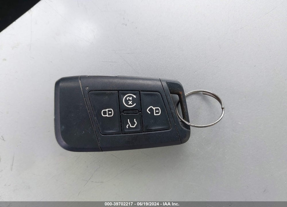 2019 VOLKSWAGEN TIGUAN 2.0T SE/2.0T SEL/2.0T SEL R-LINE/2.0T SEL R-LINE BLACK VIN: 3VV3B7AX1KM132827