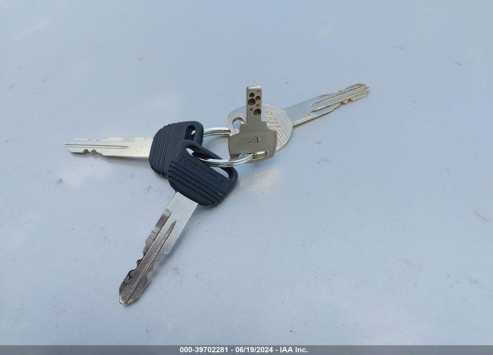 2000 HONDA CIVIC DX VIN: 2HGEJ6341YH105529