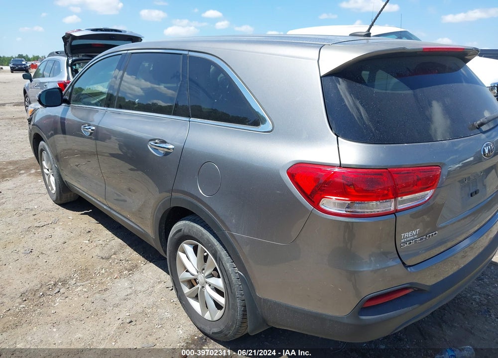 2016 KIA SORENTO 2.4L L VIN: 5XYPG4A30GG081581