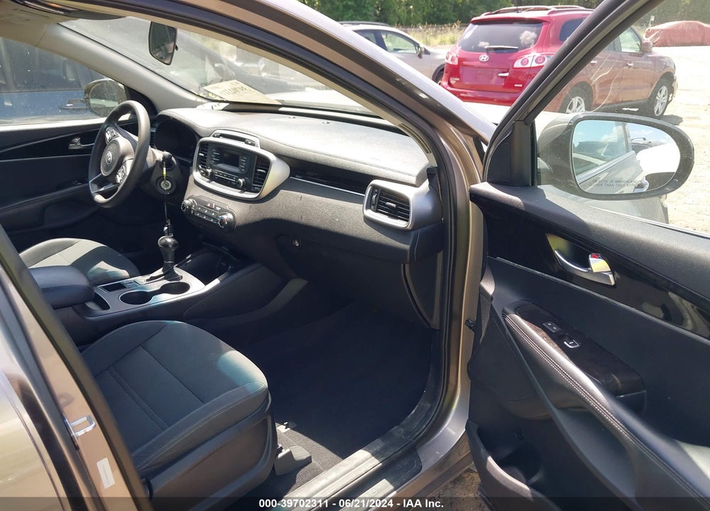 2016 KIA SORENTO 2.4L L VIN: 5XYPG4A30GG081581