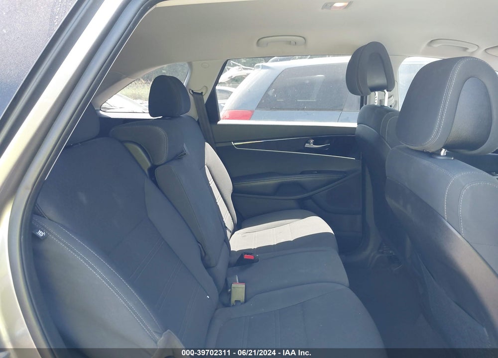 2016 KIA SORENTO 2.4L L VIN: 5XYPG4A30GG081581
