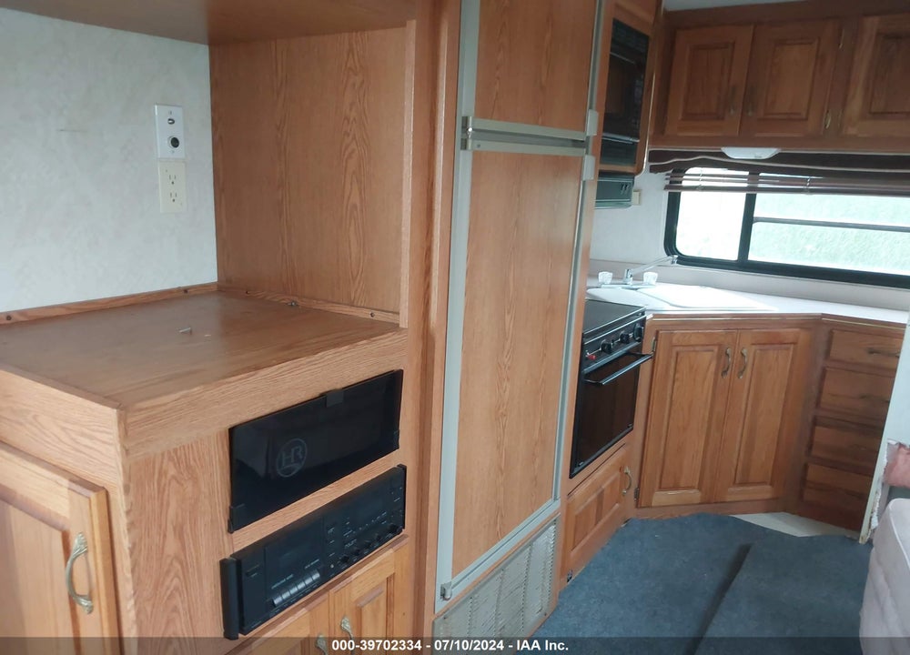 1996 HOLIDAY RAMBLER 5TH WHEEL TRAVEL TRAILER VIN: 1KB381G24TW018916