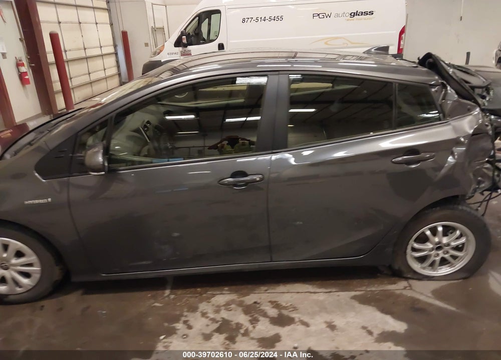 2021 TOYOTA PRIUS LE VIN: JTDKAMFUXM3137989