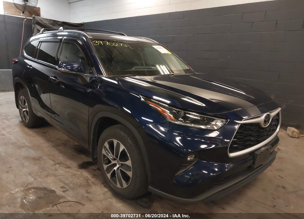 2021 TOYOTA HIGHLANDER XLE VIN: 5TDGZRBH0MS154710