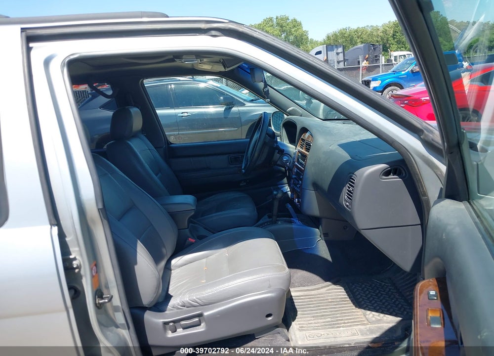1999 INFINITI QX4 VIN: JNRAR07Y2XW069401