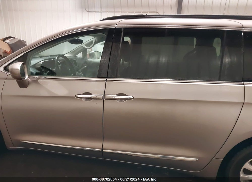 2017 CHRYSLER PACIFICA TOURING L VIN: 2C4RC1BG9HR576086