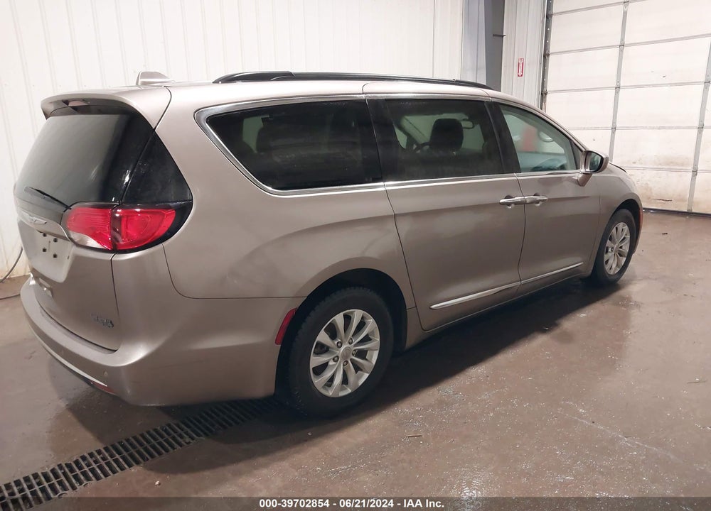 2017 CHRYSLER PACIFICA TOURING L VIN: 2C4RC1BG9HR576086