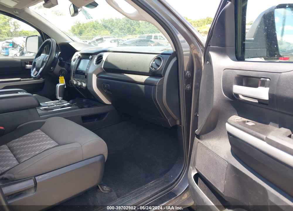 2018 TOYOTA TUNDRA SR5 5.7L V8 VIN: 5TFDY5F15JX705263