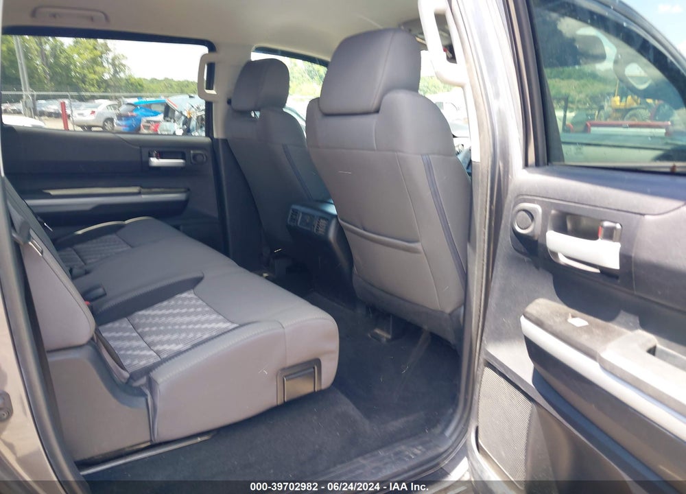 2018 TOYOTA TUNDRA SR5 5.7L V8 VIN: 5TFDY5F15JX705263