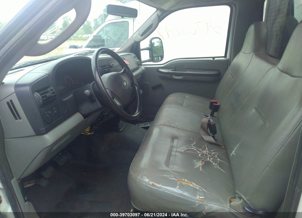 2005 FORD F-450 XL/XLT VIN: 1FDXF46P55EB53150