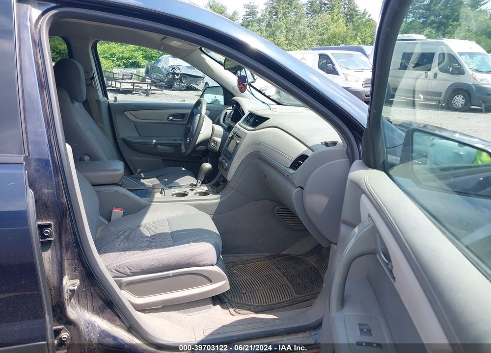 2015 CHEVROLET TRAVERSE LS VIN: 1GNKVFED9FJ381902