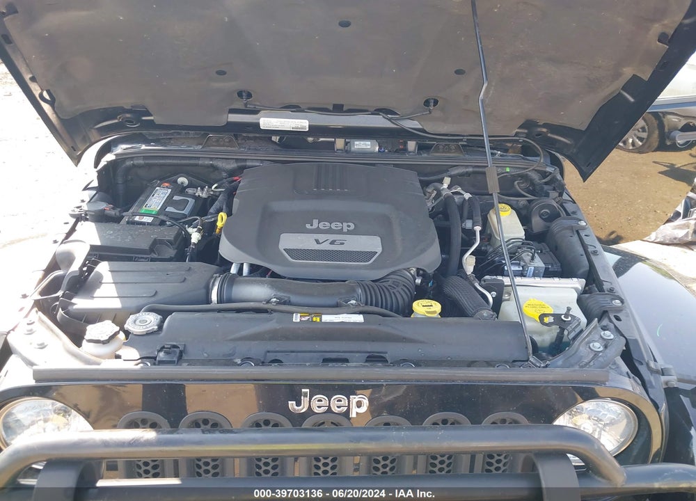 2015 JEEP WRANGLER UNLIMITED SAHARA VIN: 1C4HJWEG5FL770193